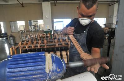 贵州正安 吉他弹出“致富曲”与创意广告设计的交响